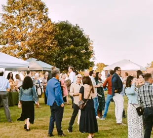 Large gathering of people at Pearlstone event