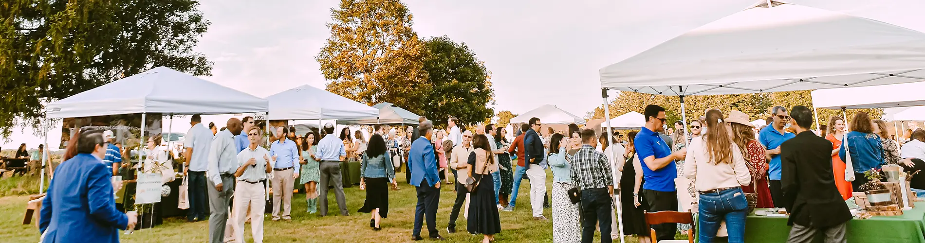 Large gathering of people at Pearlstone event