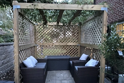 Glenn Gordon's sukkah.